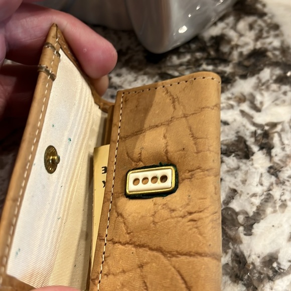 Amity woman’s key case leather trifold designer - Picture 4 of 4